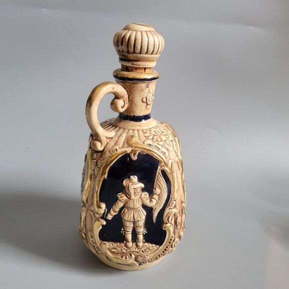 Vintage SMR Japan Ceramic Musical Decanter With Stopper & Knight Relief Design - Picture 5 of 6